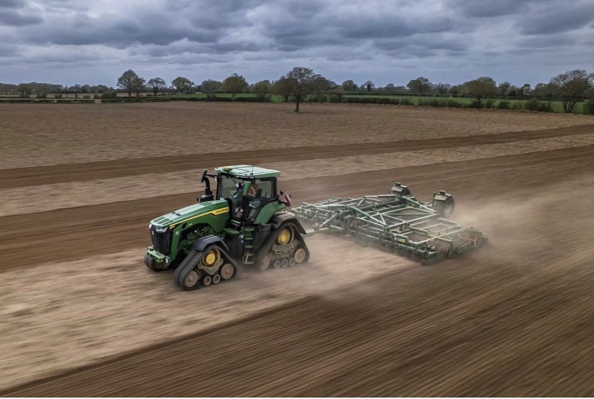 Amazing shots of this Precision Seedbed Harrow at work! 📸 Darren Bickmore #StrongerAt70 #CousinsOfEmneth #cousins #britishengineering #britishmanufacturing #farm365 #farm24 #agriculture #farming