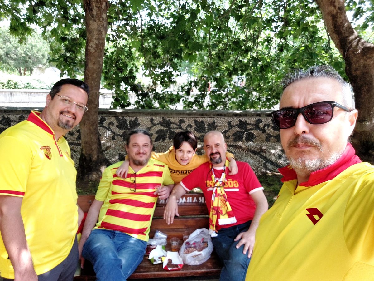 Şampiyonluk istiyoruz bu seneeee
<a href="/Goztepe/">Göztepe Spor Kulübü</a>