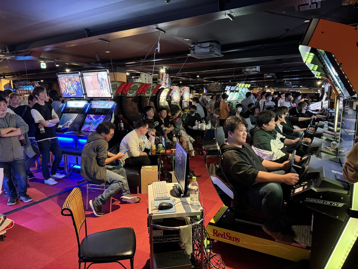 ad070003's tweet photo. 今回は、頭文字 DAC非公式大会】『TEPPEN TAG TOURNAMENT』の配信機器設営をしました。
かなりの人数と実況で盛り上がり、良いレースを見ることができました。
https://t.co/Hsopu6HX18 https://t.co/QGuddd23lu