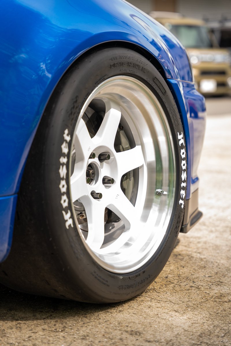 bnr34nismo_evo's tweet photo. Wekに向けてNew Style

TE37V markⅡ 10.5j±0 
リム　ダイヤモンドカット　
スポーク　ホワイトパウダーコート
@Hatayan34R 
フージャー　DR2 315/30R18 4本通し

アクティブGr.Aミラー

レイズの納期が半年から1年言われたのが3ヶ月で届き間に合った🙌

故障も何とかクルウチに間に合わせてもらった😌 https://t.co/S3c37lFgwH