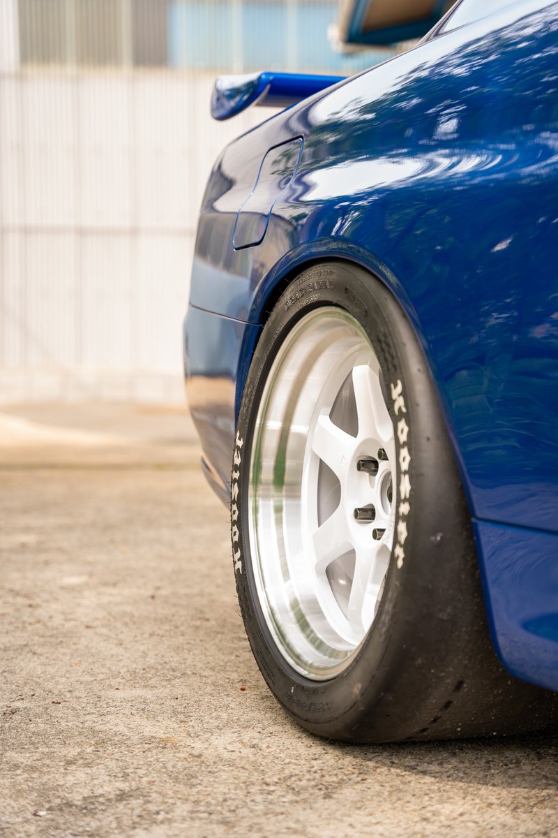 bnr34nismo_evo's tweet photo. Wekに向けてNew Style

TE37V markⅡ 10.5j±0 
リム　ダイヤモンドカット　
スポーク　ホワイトパウダーコート
@Hatayan34R 
フージャー　DR2 315/30R18 4本通し

アクティブGr.Aミラー

レイズの納期が半年から1年言われたのが3ヶ月で届き間に合った🙌

故障も何とかクルウチに間に合わせてもらった😌 https://t.co/S3c37lFgwH