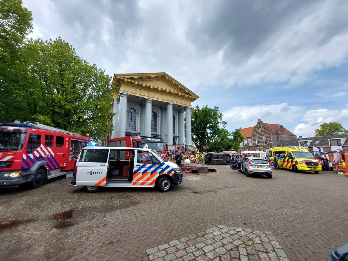 MoonnLightNiall's tweet photo. Heerlijke dag gehad met de hulpverlengingsdiensten op het Veiligheidsplein🚤🚒🚓
Veel enthousiaste mensen gezien en gesproken. En zelf nog even de boef uitgehangen 🤭 https://t.co/1WQHAk5Dsb