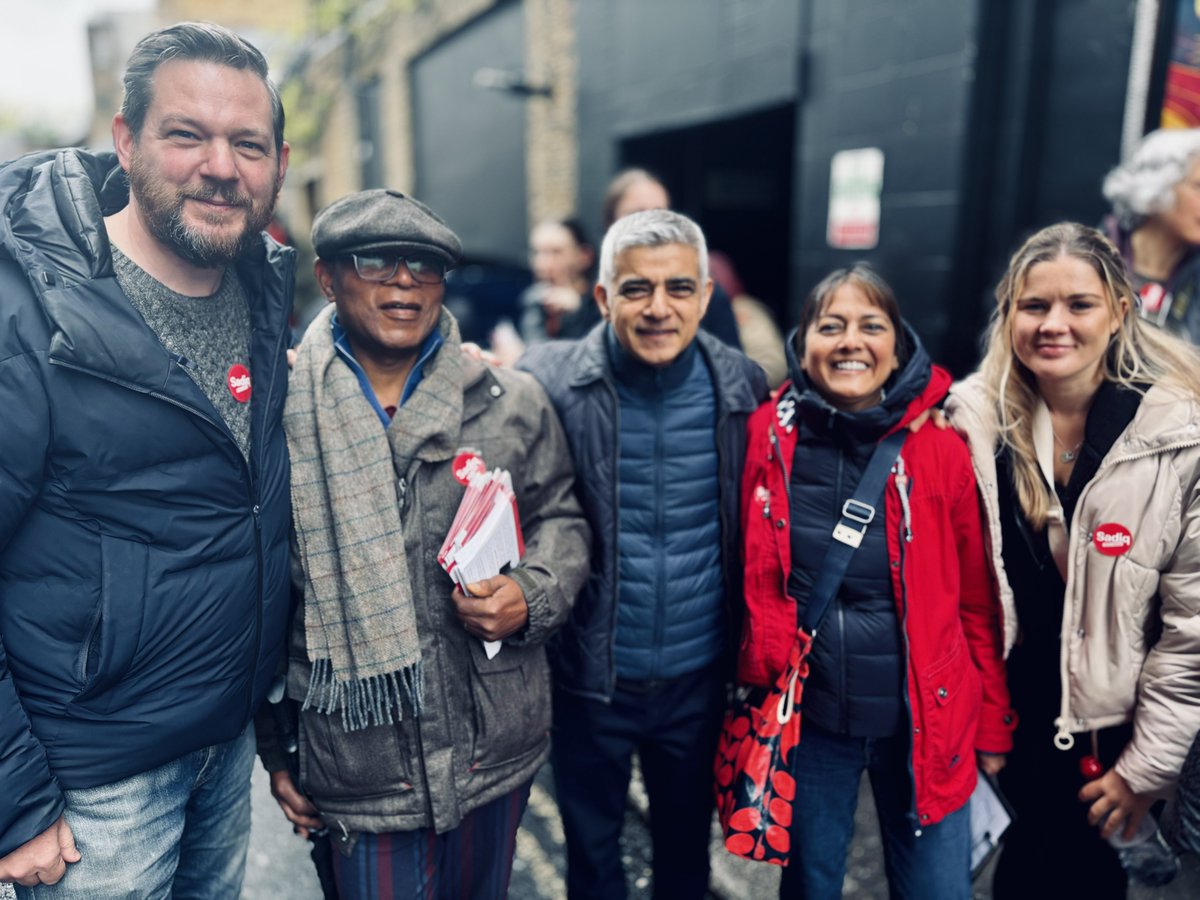 Great to join @LambethLabour cllrs welcoming @SadiqKhan to Lambeth! On Thursday vote Labour for a London that believes what unites us is stronger than what divides us, more police officers, free school meals, affordable housing & a plan to tackle the climate crisis 🌹 #VoteLabour