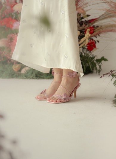 SpilOutfit's tweet photo. Nemu heels cakep banget ala ala princess💫

https://t.co/6cHbHrBQMq https://t.co/AMwDyBOnnE