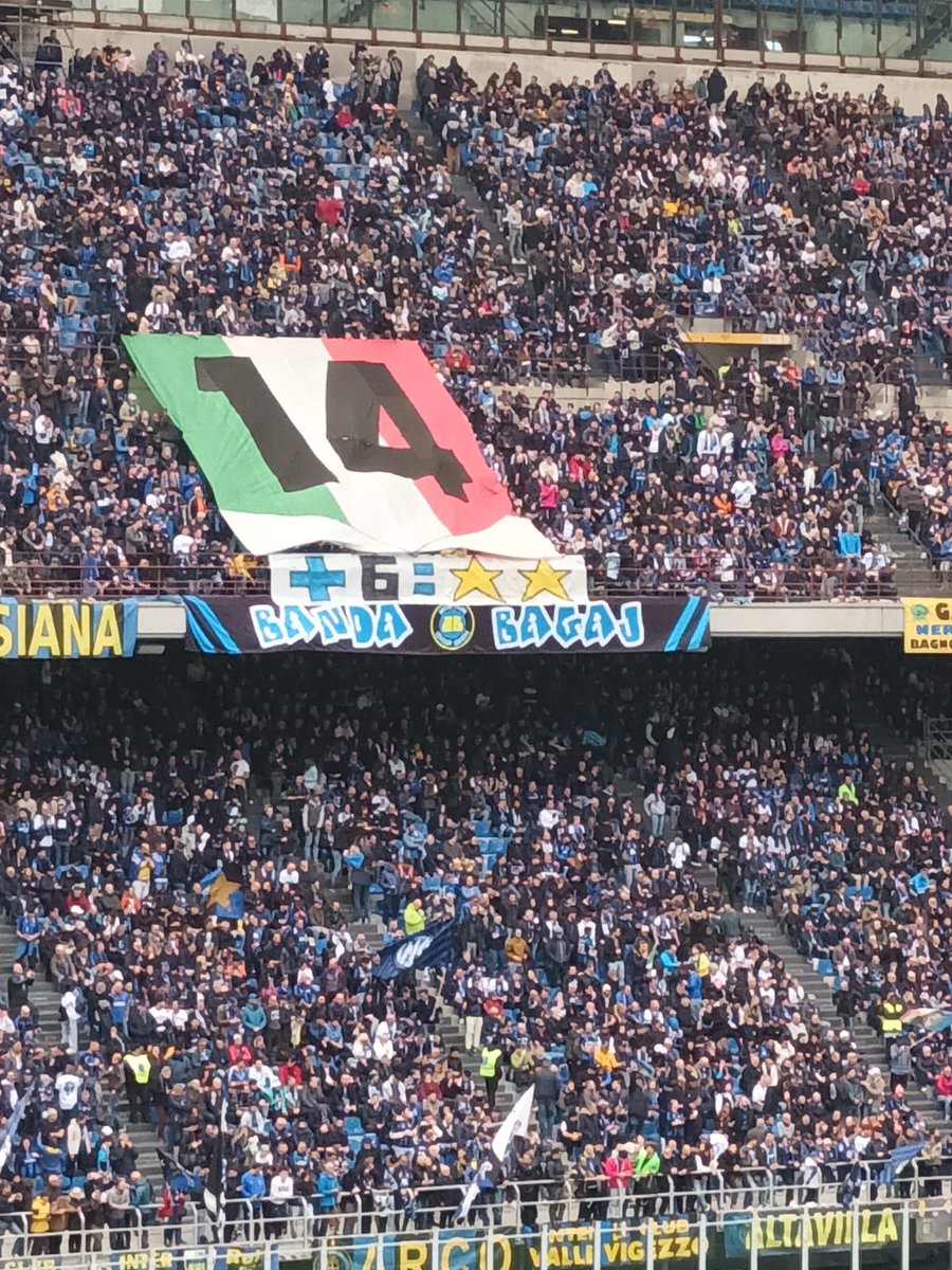 BausciaCafe's tweet photo. Menzione d’onore come al solito per la Banda Bagaj, che in un colpo solo celebra uno Scudetto indimenticabile e spiega la matematica a mezza Italia. https://t.co/hIN3JsSF7h
