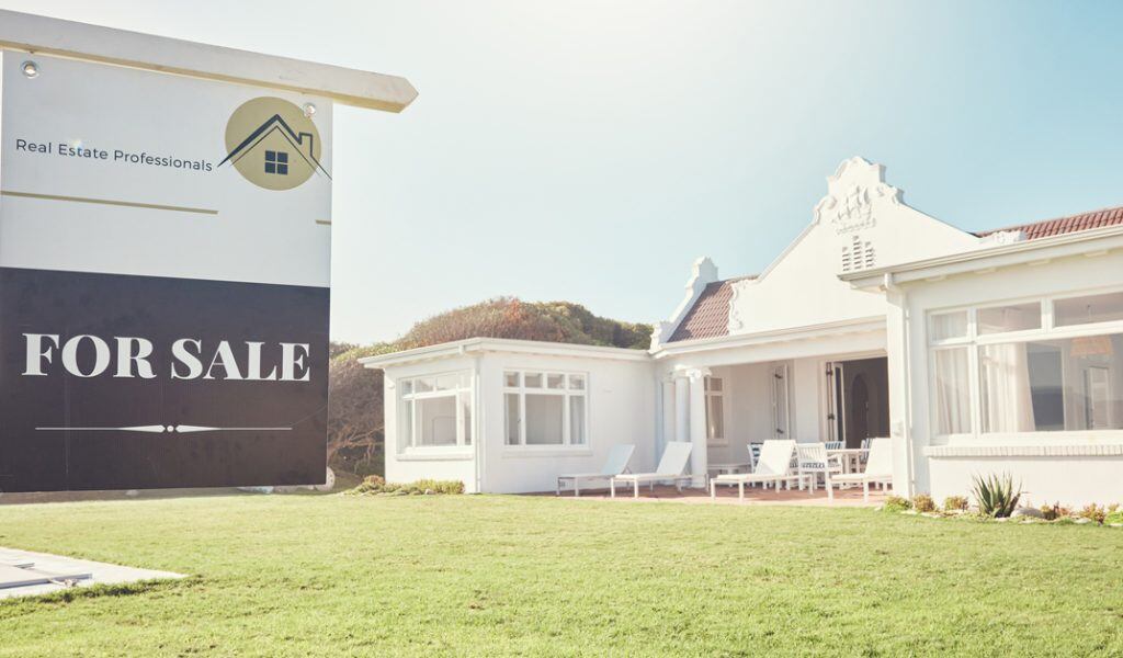 INDUSTRY THREAT⚠️

ATTENTION
PROPERTY PRACTITIONERS ⬇️

The state plans to make it illegal for property businesses with less than 40 points on a BEE scorecard to operate.

✅ Support Sakeliga to stop this unconstitutional threat.

TAKE ACTION NOW ⬇️
bit.ly/4bbjERF