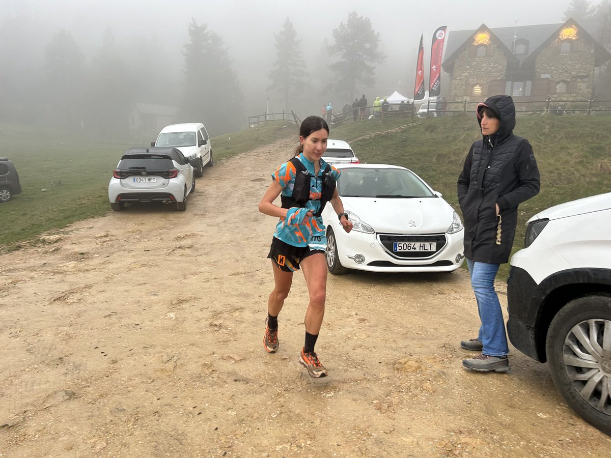 Fred, pluja i boira en una @BergaRasosBerga èpica amb victòria per a 🥇 Lorena Cubillas i 🥇 Arnau Montiel 🏃🏻‍♀️⛰️ 
#lanostracopa 

#sentlamuntanya #sommuntanya #cursesfeec