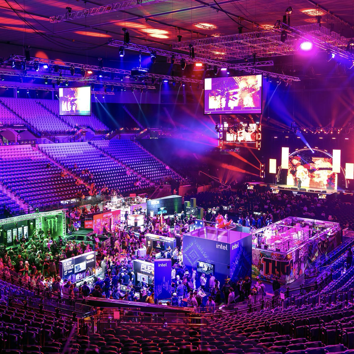 For the third year in a row, the world's largest gaming, lifestyle, and esports festival, @DreamHack, has taken over Melbourne Park, including Rod Laver Arena. 🎮 #DHMelbourne