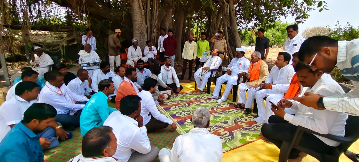 वैजापूर विधानसभा मतदार संघातील वीरगाव व म्हस्की येथील गावकऱ्यांची आज भेट घेतली. ह्या सार्वत्रिक निवडणुकीत जिल्ह्यातील प्रमुख गद्दाराला गडायची असल्याची सूचना यावेळी केली. याप्रसंगी माझ्यासमवेत माजी आमदार भाऊसाहेब तात्या चिकटगावकर,सह संपर्कप्रमुख ऍड. आसाराम आबा…