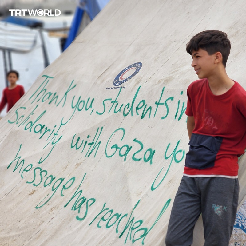 palinfoen's tweet photo. “Thank you, US universities”
Palestinians in #Gaza express their gratitude to the students who are currently setting up camps on university campuses across the US to protest against the ongoing atrocities in Gaza by writing on their tents, in #Rafah, Gaza on April 27
#ColumbiaUniversity
