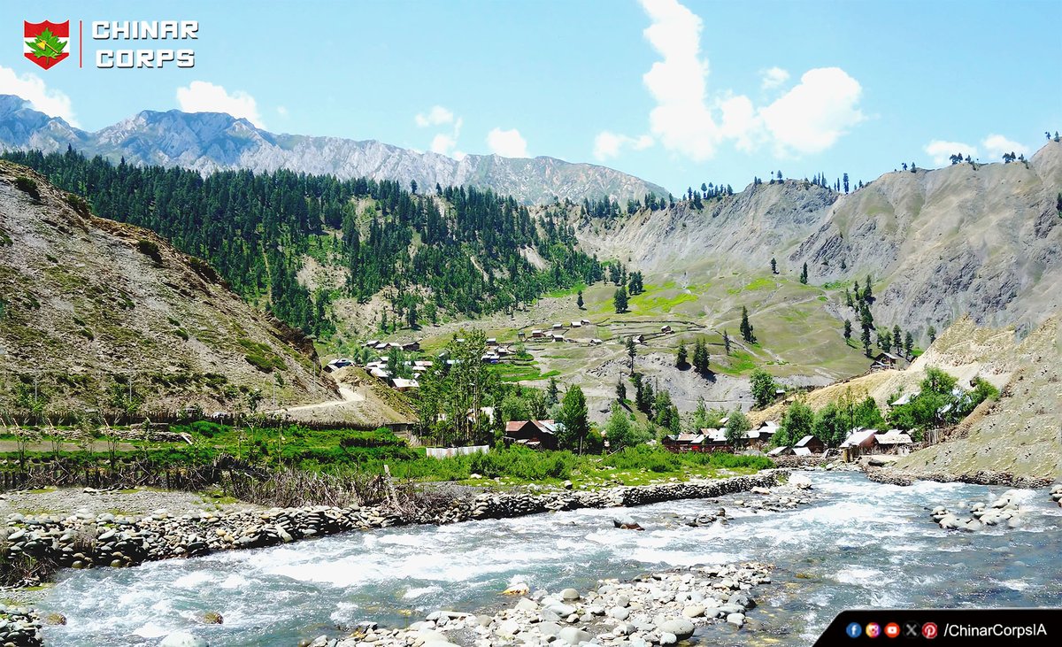 'Through the heart of the valley, the river paints its story' #Kashmir #MondayVibes @adgpi @NorthernComd_IA