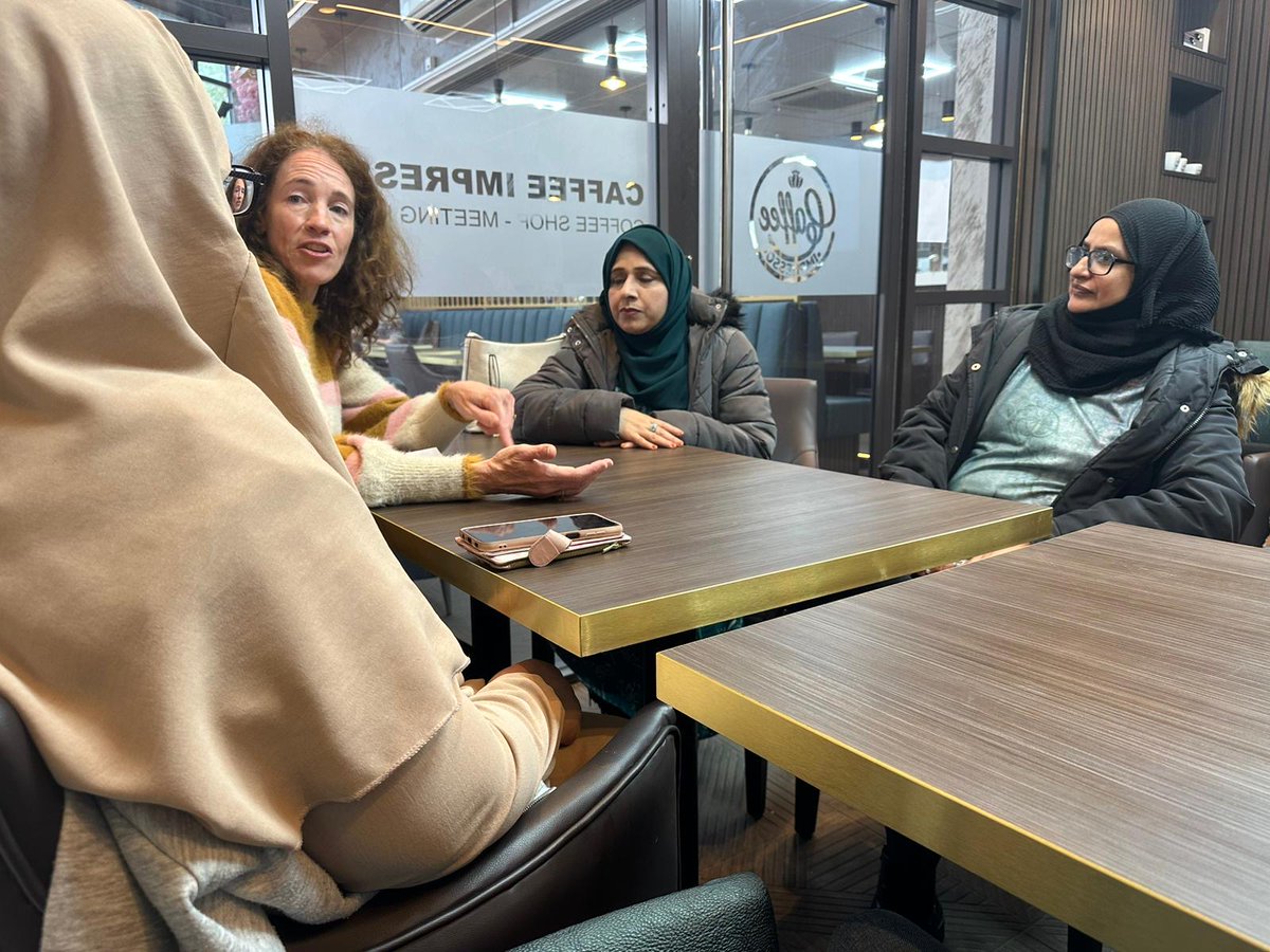 Consultant Advanced Nurse Practitioner Lorraine Turner, from <a href="/TheChristieNHS/">The Christie NHS</a> visited our women's coffee natters group last week to raise awreness of breast cancer and the importance of screening.
<a href="/BwDPH/">BwD Public Health</a> <a href="/ELHT_NHS/">East Lancashire Hospitals NHS Trust 💙</a> <a href="/BreastCancerNow/">Breast Cancer Now</a>