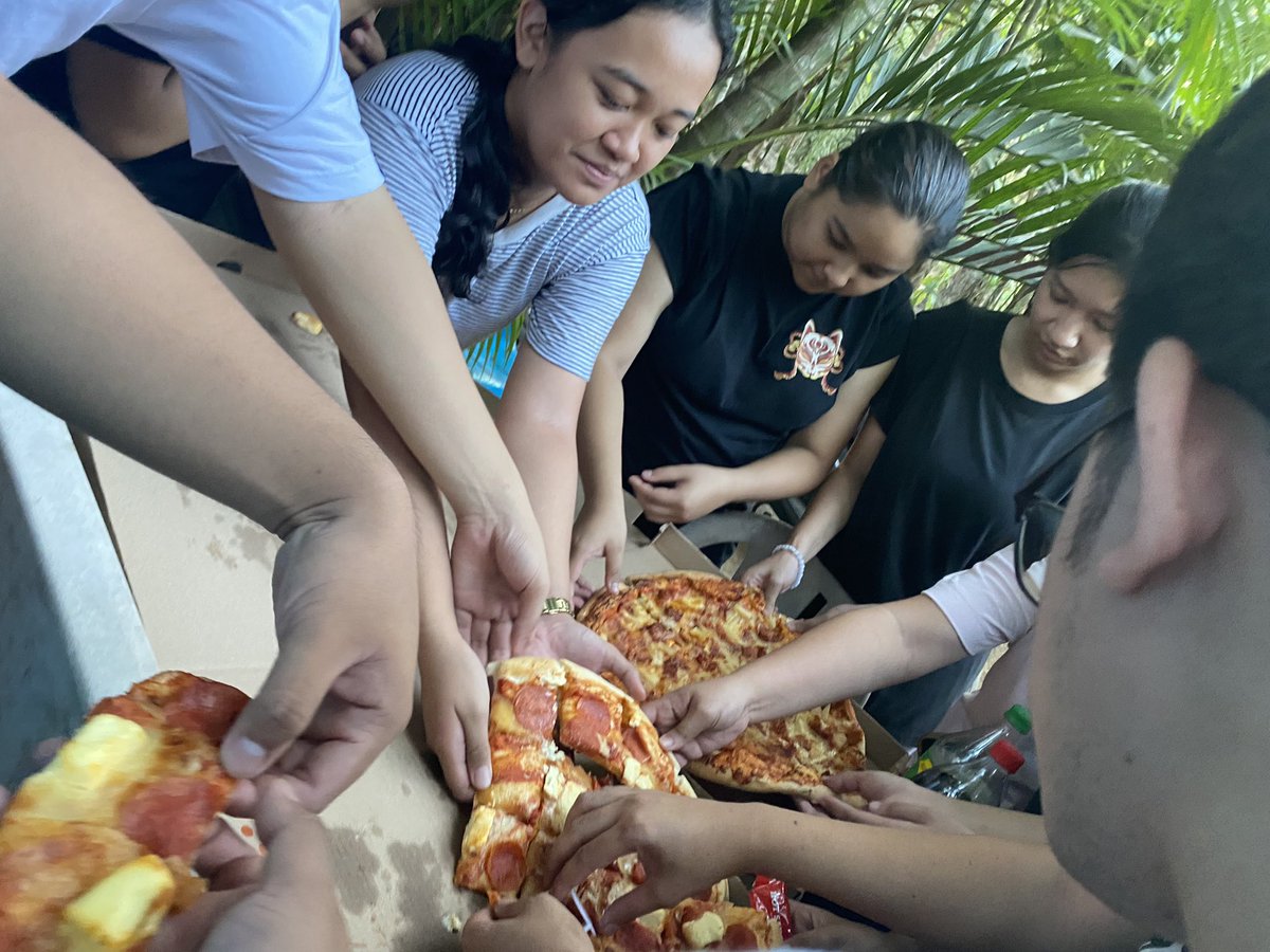 cvsurodeoclub's tweet photo. Nothing beats the feeling of wrapping up midterm week with some team-building and a well-deserved boodle fight! Here's to conquering challenges and enjoying the rewards together 💚
#CvsuRodeoClub
#CVMBS
#KeepTheFireBurning
#MidtermsWeek https://t.co/rhpQEEQj4n