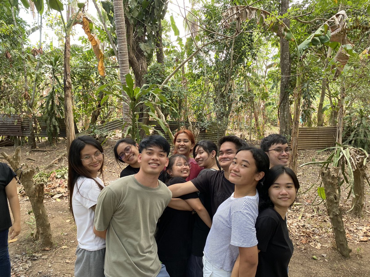 cvsurodeoclub's tweet photo. Nothing beats the feeling of wrapping up midterm week with some team-building and a well-deserved boodle fight! Here's to conquering challenges and enjoying the rewards together 💚
#CvsuRodeoClub
#CVMBS
#KeepTheFireBurning
#MidtermsWeek https://t.co/rhpQEEQj4n
