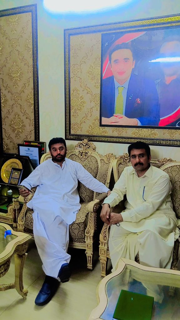 samoo_shoukat's tweet photo. Today 28-04-2024
Mayor Hyderabad Mr Kashif Shoro sb, Meet with Party Workers, Voters, Supporters and Local Residents and solve their problems at Shoro House PS 60 Hyderabad https://t.co/wHvUz4a29u