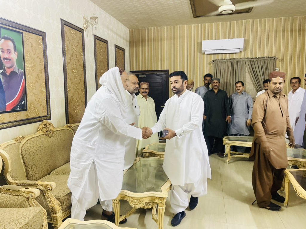 samoo_shoukat's tweet photo. Today 28-04-2024
Mayor Hyderabad Mr Kashif Shoro sb, Meet with Party Workers, Voters, Supporters and Local Residents and solve their problems at Shoro House PS 60 Hyderabad https://t.co/wHvUz4a29u