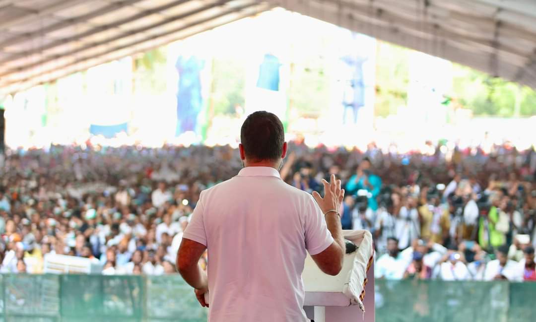 IYC_UPWest's tweet photo. आज जननायक @RahulGandhi जी ने ओडिशा के केंद्रपाड़ा में विशाल जनसभा को संबोधित किया। 

BJP-BJD मिलकर चंद उद्योगपतियों को फ़ायदा पहुंचा रही है और जनता के साथ अन्याय कर रही है। 

इस अन्याय को मिटाकर, न्याय स्थापित करने- 
आ रही है कांग्रेस.. ✋🏼 https://t.co/NLhHmrpD34