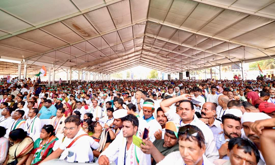 IYC_UPWest's tweet photo. आज जननायक @RahulGandhi जी ने ओडिशा के केंद्रपाड़ा में विशाल जनसभा को संबोधित किया। 

BJP-BJD मिलकर चंद उद्योगपतियों को फ़ायदा पहुंचा रही है और जनता के साथ अन्याय कर रही है। 

इस अन्याय को मिटाकर, न्याय स्थापित करने- 
आ रही है कांग्रेस.. ✋🏼 https://t.co/NLhHmrpD34