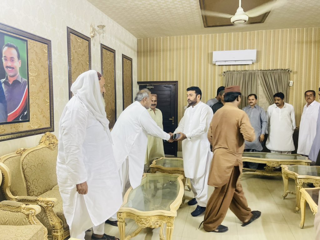 samoo_shoukat's tweet photo. Today 28-04-2024
Mayor Hyderabad Mr Kashif Shoro sb, Meet with Party Workers, Voters, Supporters and Local Residents and solve their problems at Shoro House PS 60 Hyderabad https://t.co/S5Rq8UxSc3