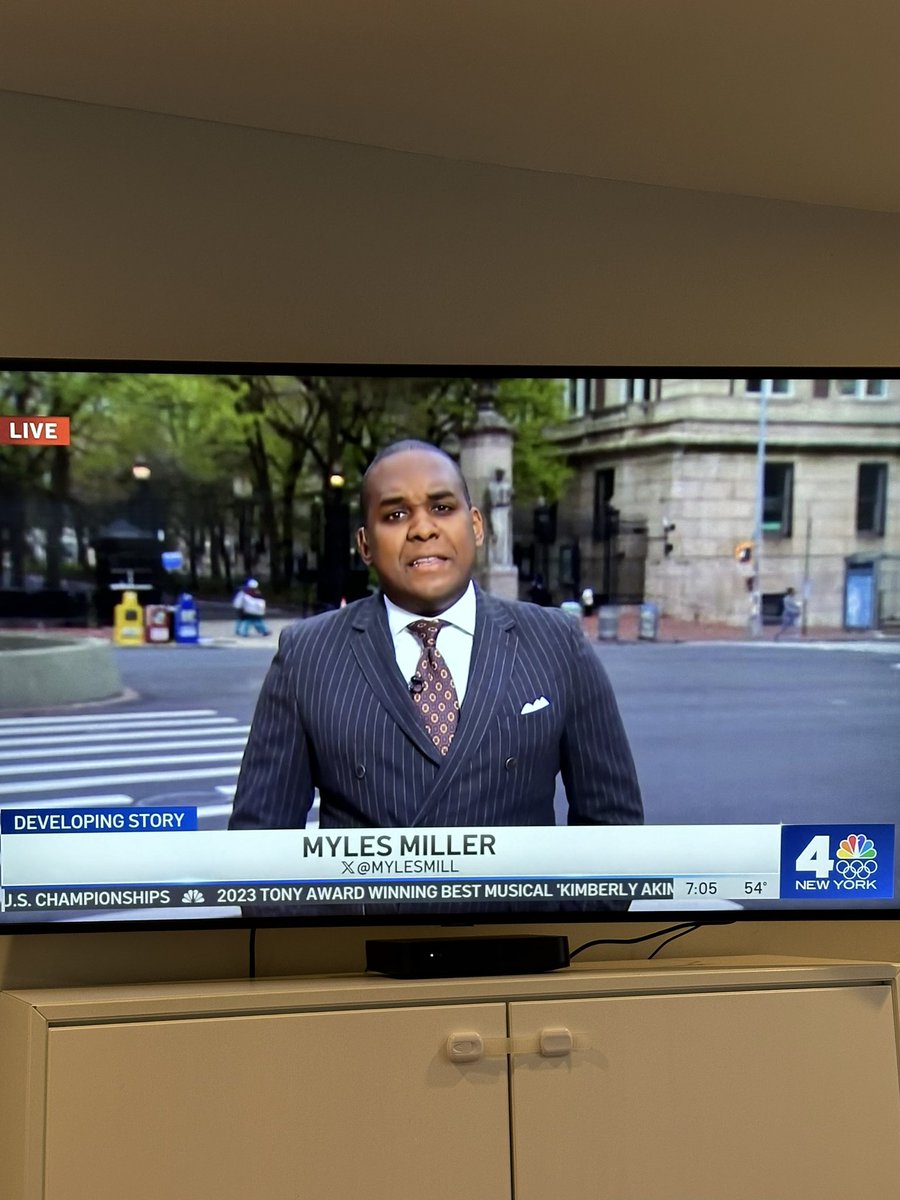 mrhugoraymond's tweet image. @MylesMill channeling some serious Frank Lucas vibes this morning #weekendtoday @NBCNewYork #americangangster