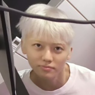 : เน้กเอาดินสอเขียนคิ้วหนาวไปใช่ปะ
: หนาวดูคิ้วเน้กก่อน