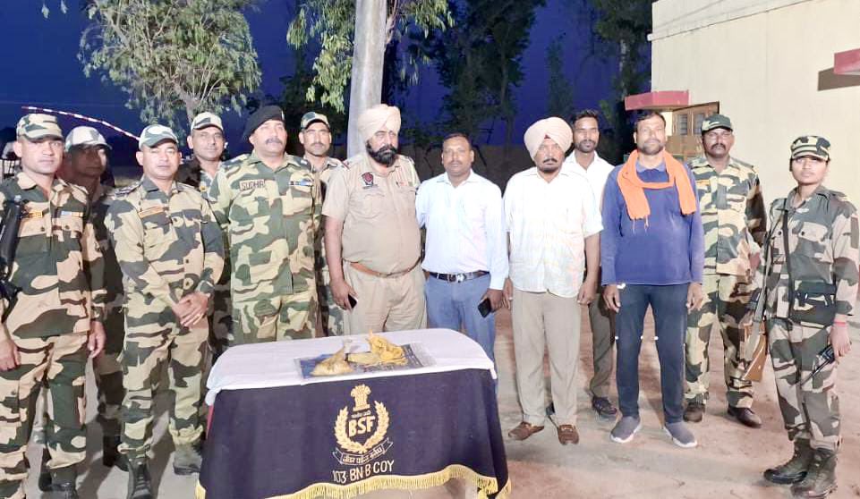 Continuing the Special Drive against trans-border smuggling networks, Tarn Taran Police & #BSF, in a joint Search operation have recovered 500 gram heroin during search in fields of village Dall. The recovered Heroin which was allegedly Sent from #Pakistan through Drone.