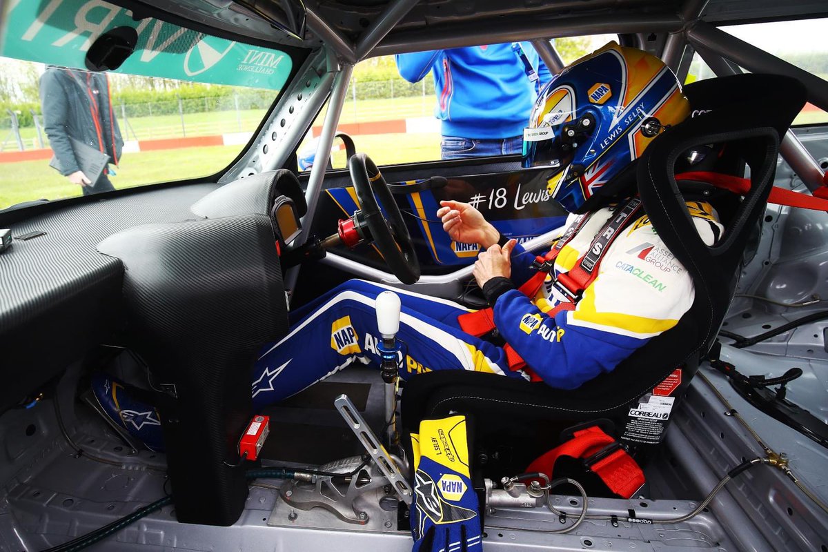 MINIChallengeUK's tweet photo. We are all set to go racing! Tune in now LIVE on ITV4 📺 @VertuMotors #MINIChallengeJCW #MillersOils #RepsolLubricantsUK #ScorpionExhausts #Mintex https://t.co/6zHDXW4Dm7