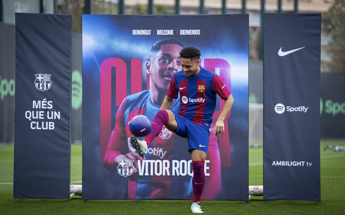 🎙️¿Cesión de Vitor Roque? 'Decidiremos al final de temporada. No es fácil venir de Brasil y adaptarte aquí. No es fácil marcar las diferencias en el Barça. Necesita más minutos, más confianza. Es capaz de jugar en el Barça tiempo. Al final decidiremos' (Xavi) 📷 @FCBarcelona_es