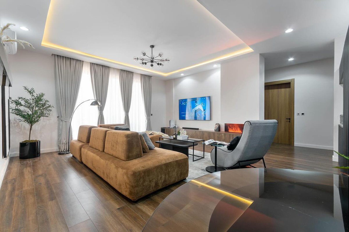 ShortletsAvenue's tweet photo. 2 bedroom in the most secure and elite part of Lekki phase one.
For bookings and reservations pls send a DM.

Features:
Roof Top Lounge with both city and Seaview
Swimming pool
Gym &amp;PS5
24/7 electricity
Super fast WIFI
Dstv
Netflix/Showmax/Prime and more!🔥 #ShortLetsLagos https://t.co/QeRL5Ln8g3