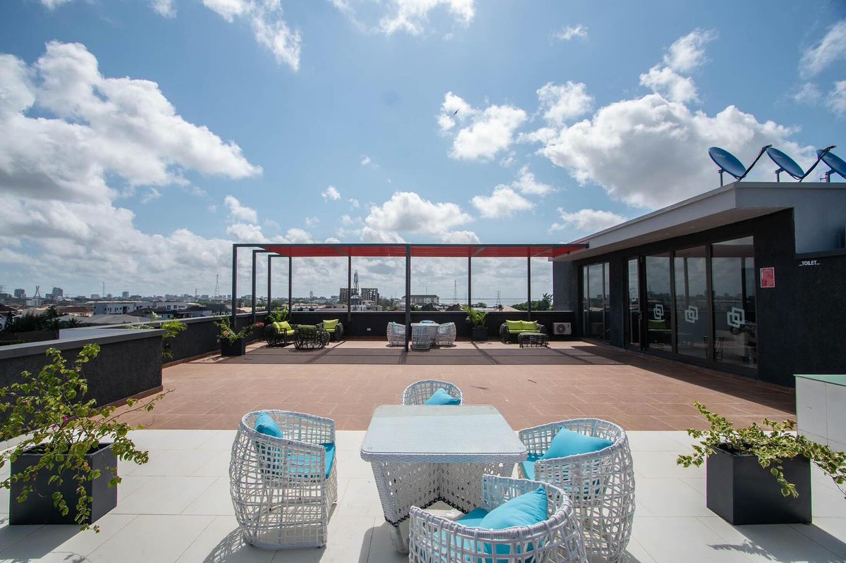 ShortletsAvenue's tweet photo. 2 bedroom in the most secure and elite part of Lekki phase one.
For bookings and reservations pls send a DM.

Features:
Roof Top Lounge with both city and Seaview
Swimming pool
Gym &amp;PS5
24/7 electricity
Super fast WIFI
Dstv
Netflix/Showmax/Prime and more!🔥 #ShortLetsLagos https://t.co/QeRL5Ln8g3