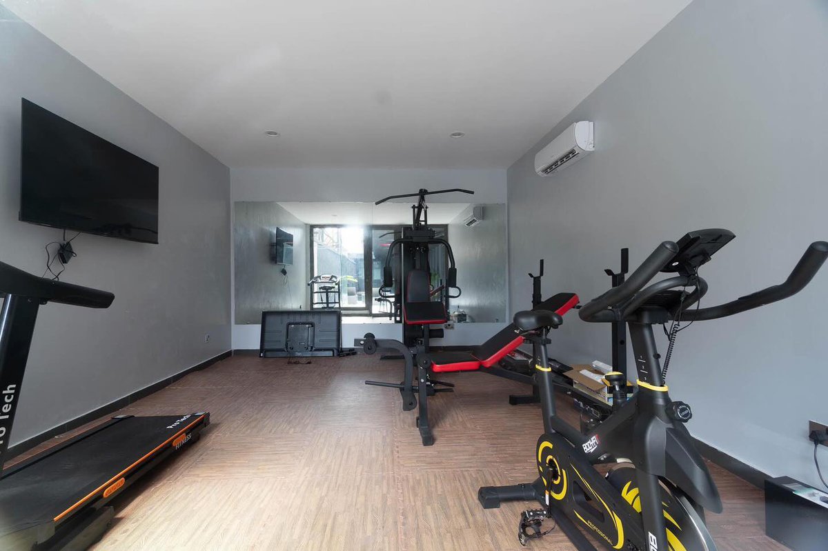 ShortletsAvenue's tweet photo. 2 bedroom in the most secure and elite part of Lekki phase one.
For bookings and reservations pls send a DM.

Features:
Roof Top Lounge with both city and Seaview
Swimming pool
Gym &amp;PS5
24/7 electricity
Super fast WIFI
Dstv
Netflix/Showmax/Prime and more!🔥 #ShortLetsLagos https://t.co/QeRL5Ln8g3