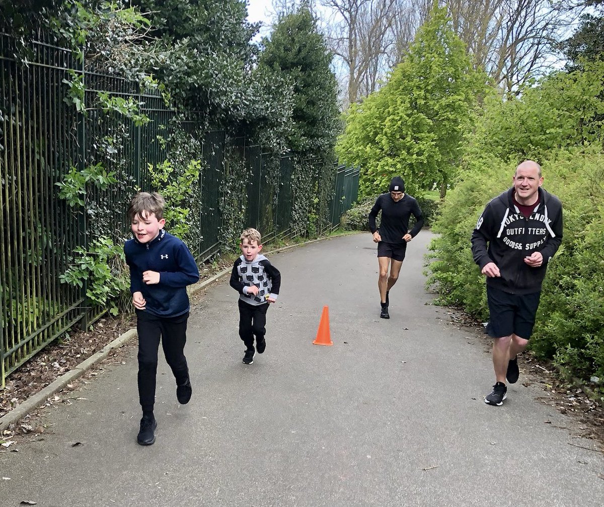 StanleyParkjpr's tweet photo. A lovely sunny one this morning, but what a nip 🥶 in the air!

1️⃣half marathon wristband🙌
5️⃣PBs🙌
2️⃣first timers👋

Massive thanks to all of our 😇hi-viz heroes😇

See you next Sunday!

#loveparkrun https://t.co/c1QVBWhJ2B