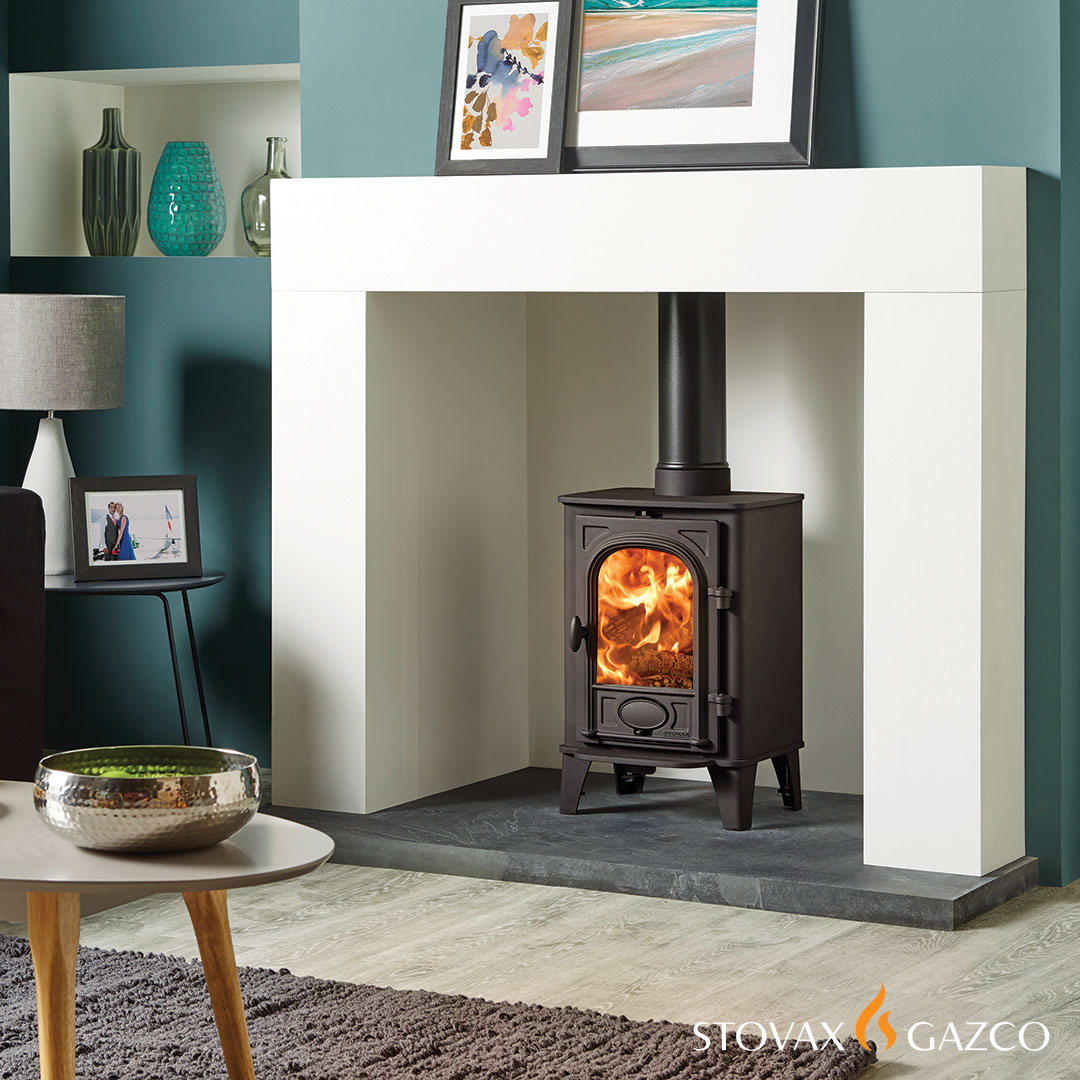 The Stovax Stockton 4 Ecodesign Plus stove, available in both woodburning and multi-fuel models, ranks among our most favoured stoves. Its vertical design makes it perfect for smaller spaces and matches well with both traditional and modern decors. 👉 stovax.com/stove-fire/sto…