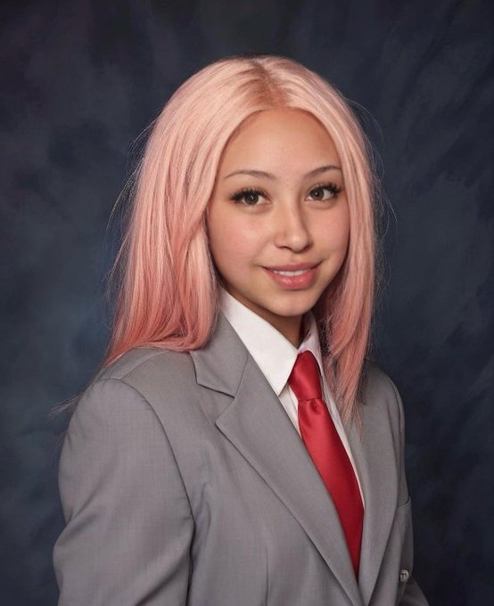 1st or 2nd? Everyone who answers gets a surprise in dm&rsquo;s 🙈 https://t.co/mrJFekvXdL