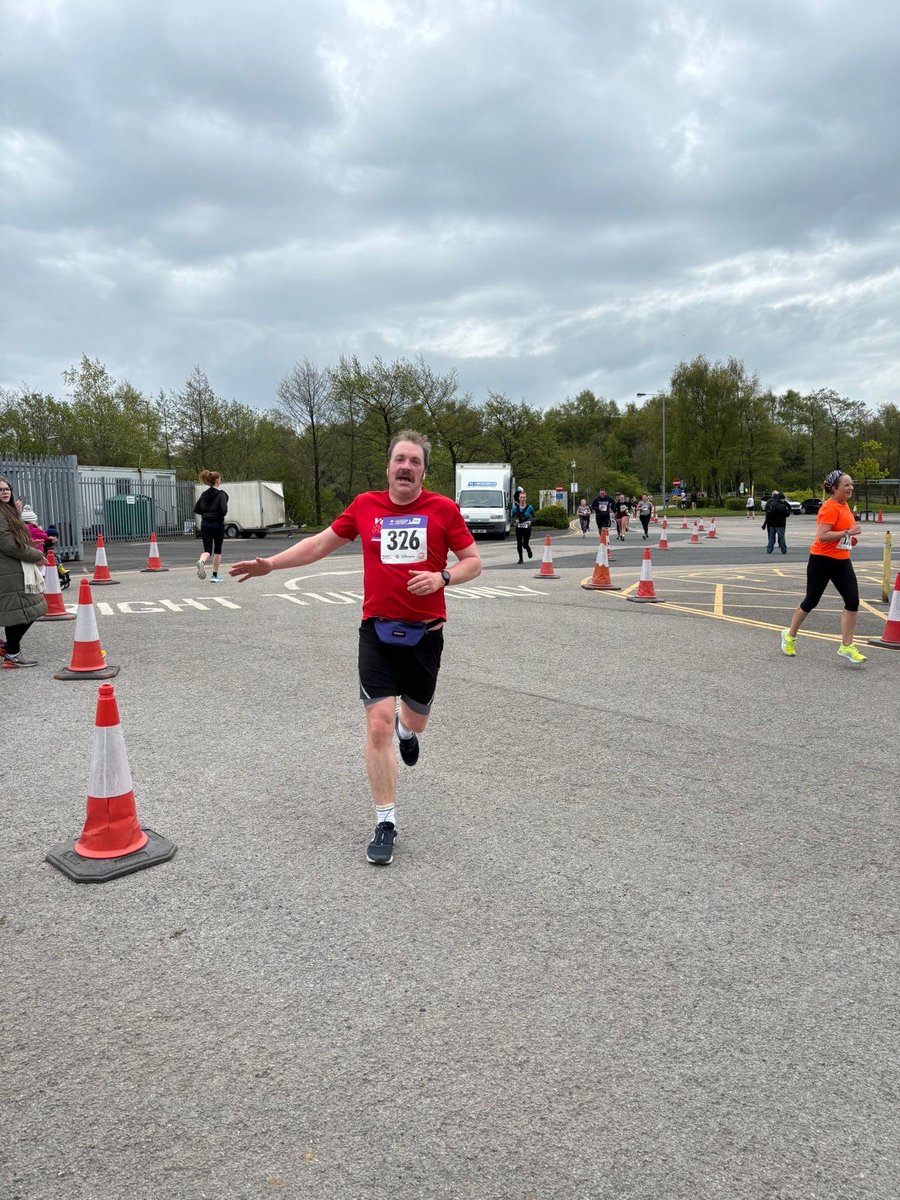 Huge Well Done to @rmiddleshaw99 running his first 10k for @OurBolton_NHS and getting a PB while he was at it! 🏅🎉 @OfficialBWFC @boltonnhsft #boltoncommunity10k