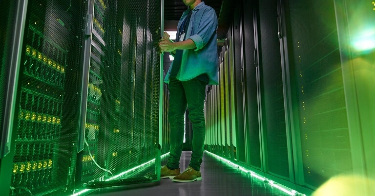 #AI is accelerating progress toward #DataCenter decarbonization. Learn the key role this technology will play as companies embrace #sustainability: ow.ly/690r30sBOGq