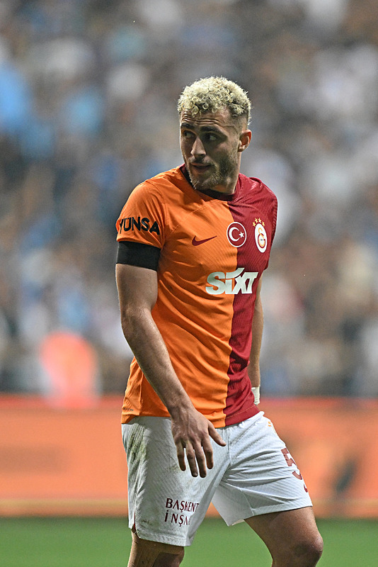 🦁 Barış Alper Yılmaz, sarı-kırmızılılar adına sezonun en istikrarlı futbolcusu oldu. 🥅 Milli futbolcu, Galatasaray formasıyla bu sezon 52 maçta 51'inde oynadı. Bu maçlarda 6 gol atıp 9 asist yaptı.