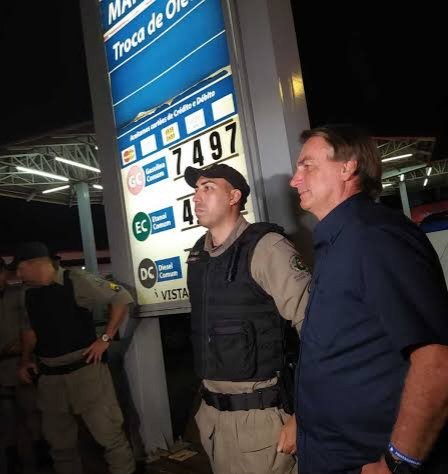 PedroRonchi2's tweet photo. Foto para não esquecer o preço da gasolina no governo bolsonaro. https://t.co/D3083n0NA7