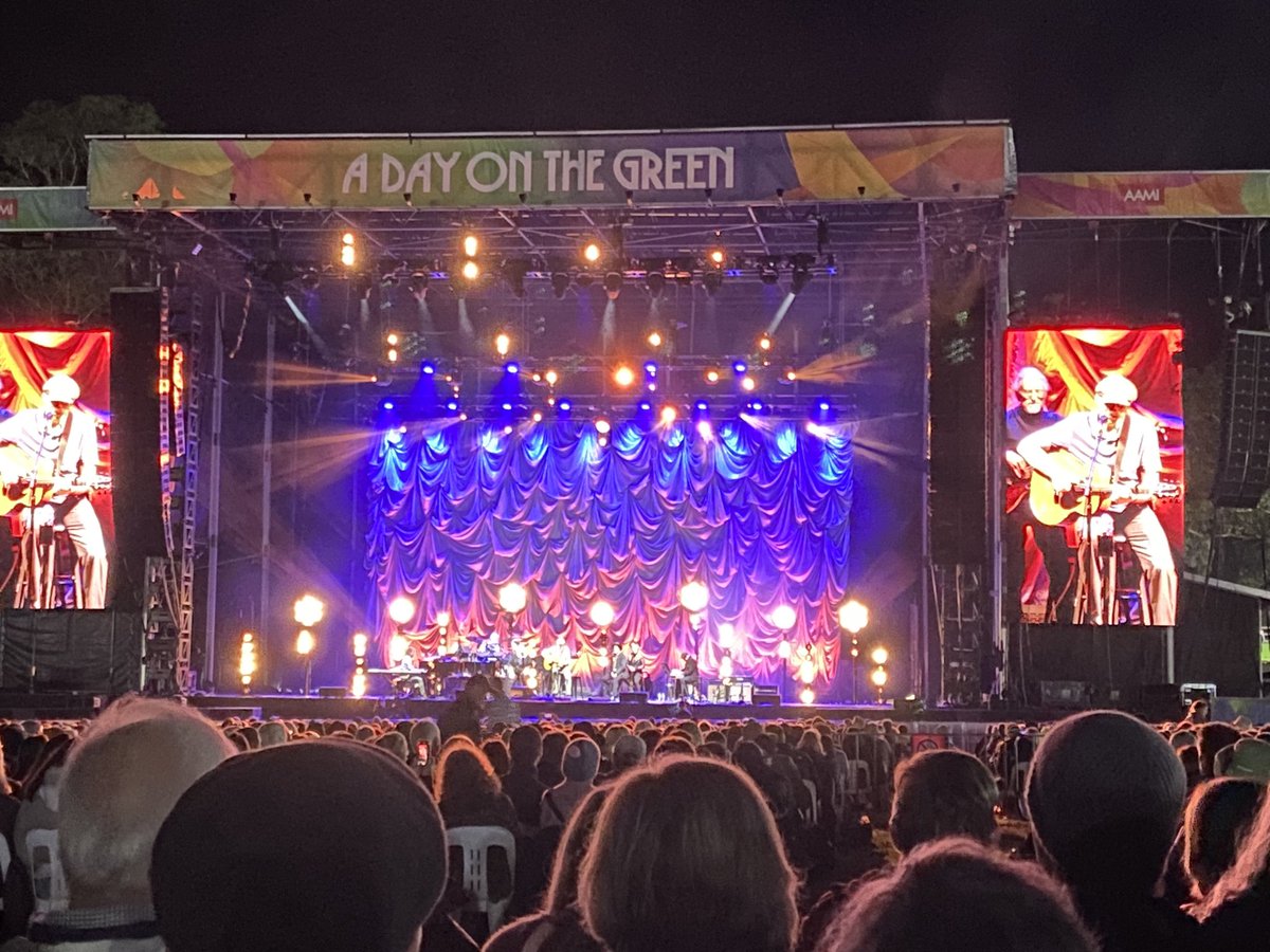 Had no idea that I was witnessing James Taylor’s last ever Australian concert tonight. What a superb human. I always thought that I’d see you again JT…