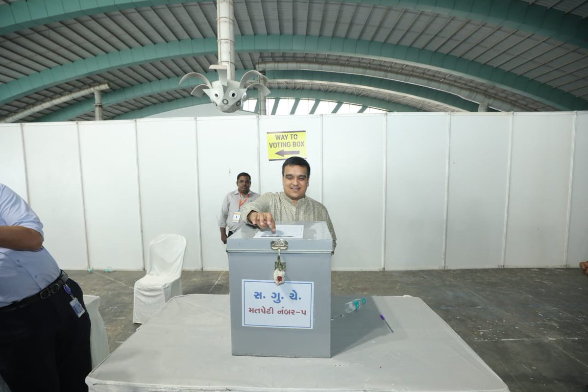 sanghaviharsh's tweet photo. As a member, exercised my right to vote at the Southern Gujarat Chamber of Commerce and Industry in Surat today. https://t.co/v3MqViycV4