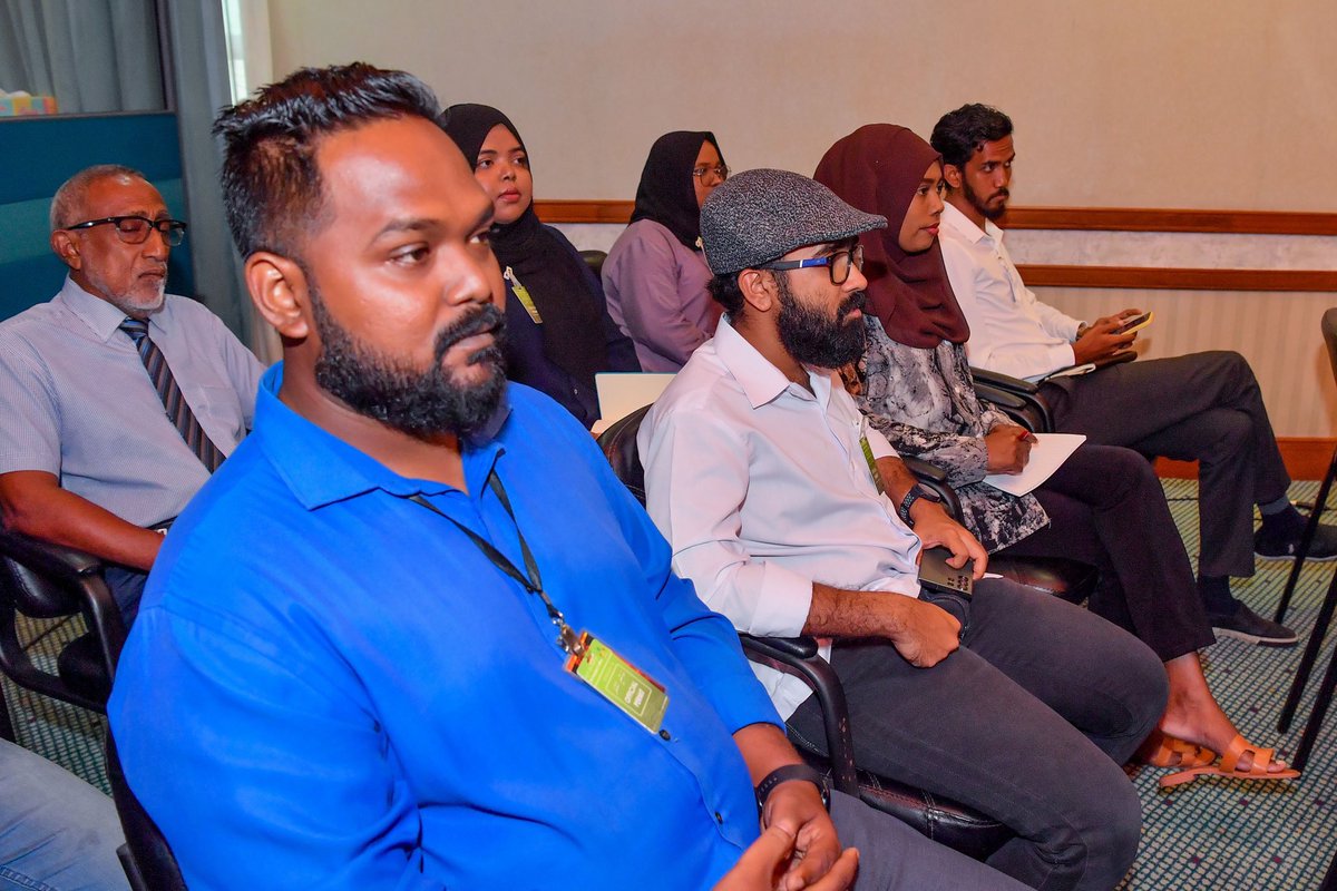 MvSpokesperson's tweet photo. ރައީސުލްޖުމްހޫރިއްޔާގެ އޮފީހަށް މޮބައިލް ފޯނު ހިފައިގެން ނޫސްވެރީންނަށް ނުވަދެވުނުކަމަށް ބުނެ ފަތުރާ ޚަބަރު ދޮގުކުރުން.  

https://t.co/AxjJGQuVCt https://t.co/dacDApQTP7