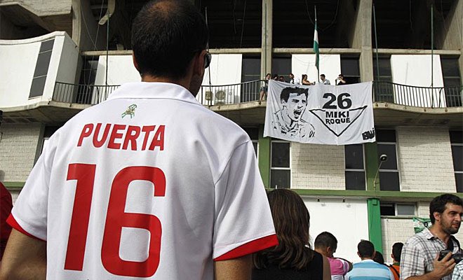 Día de #GranDerbi. Las plazas, las calles, los bares, las casas, cada rincón… Sevilla es diferente.

Disfrutadlo con los vuestros porque cada partido es único. El mejor derbi del mundo.