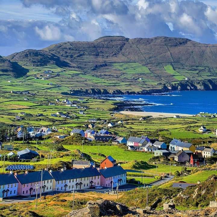 Allihies, Beara Peninsula, County Cork in Ireland ☘️🇮🇪

📸 I love Ireland

@wildatlanticway @DiscoverIreland @visitwestcork @Failte_Ireland