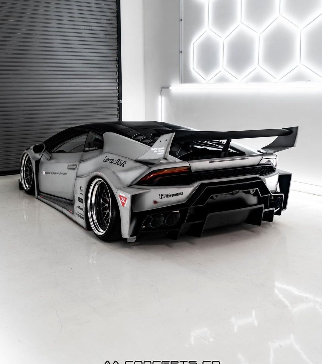 DailyLamboTM's tweet photo. Liberty Walk Lamborghini Huracán https://t.co/k5wZrafL56
