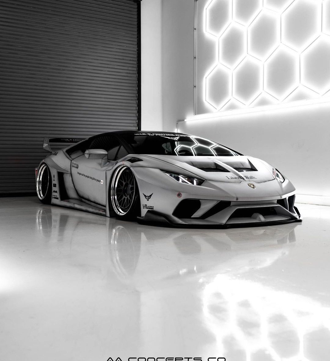 DailyLamboTM's tweet photo. Liberty Walk Lamborghini Huracán https://t.co/k5wZrafL56