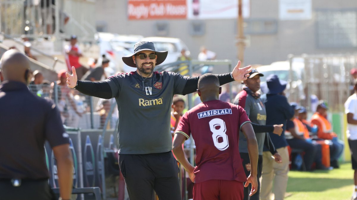 Somethings up in the Cape Winelands 🤯 We’re three goals up as Thulani Mini gets his second goal of the match. 🔥 Stellenbosch FC 3️⃣-0️⃣ Kaizer Chiefs FC