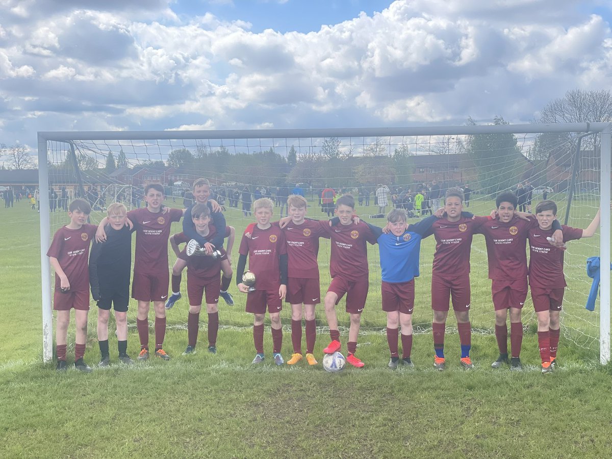 MossleyHillSun's tweet photo. These lads just go from strength to strength in the @BVDJFLfixtures Unbelievable team performance today against top of the league Moore Utd @carlbriggo13 with the lads earning a very well deserved 1-1 draw.  MOTM was all the lads they left it all on the pitch today 👊🏻⚽️ https://t.co/uoL733gUhH