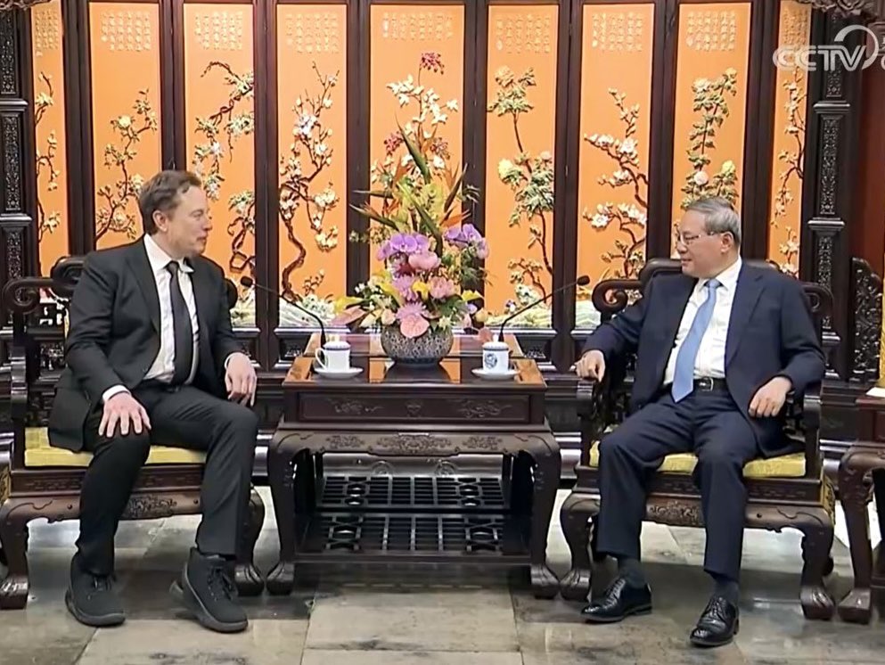 cb_doge's tweet photo. Elon Musk with Chinese Premier Li Qiang in Beijing 🇨🇳 https://t.co/RV62gL6HtS