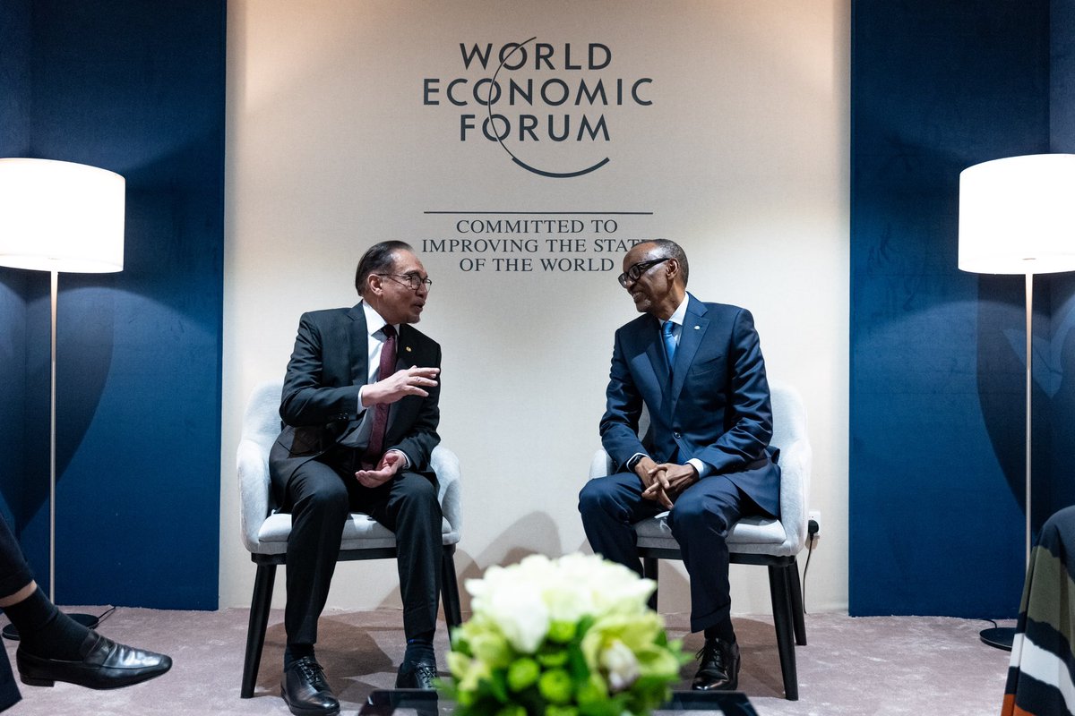 Di sela-sela Mesyuarat Khas Forum Ekonomi Sedunia (WEF) hari ini, saya sempat mengadakan pertemuan dua hala dengan Presiden Rwanda, Paul Kagame.

Presiden Kagame adalah antara individu yang telah membawa kestabilan di Rwanda apabila menamatkan perang dan perselisihan dalaman…