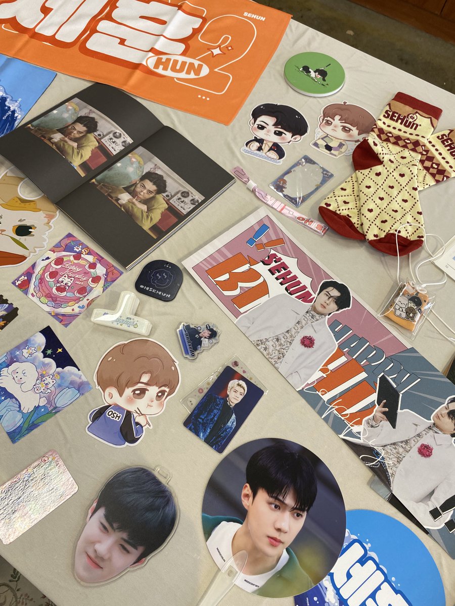 nuhesiq's tweet photo. #BLITHE_WIND_IN_APRIL 
#SEHUN #세훈 ❤️🧡🩵 https://t.co/a2lNtsJV9a